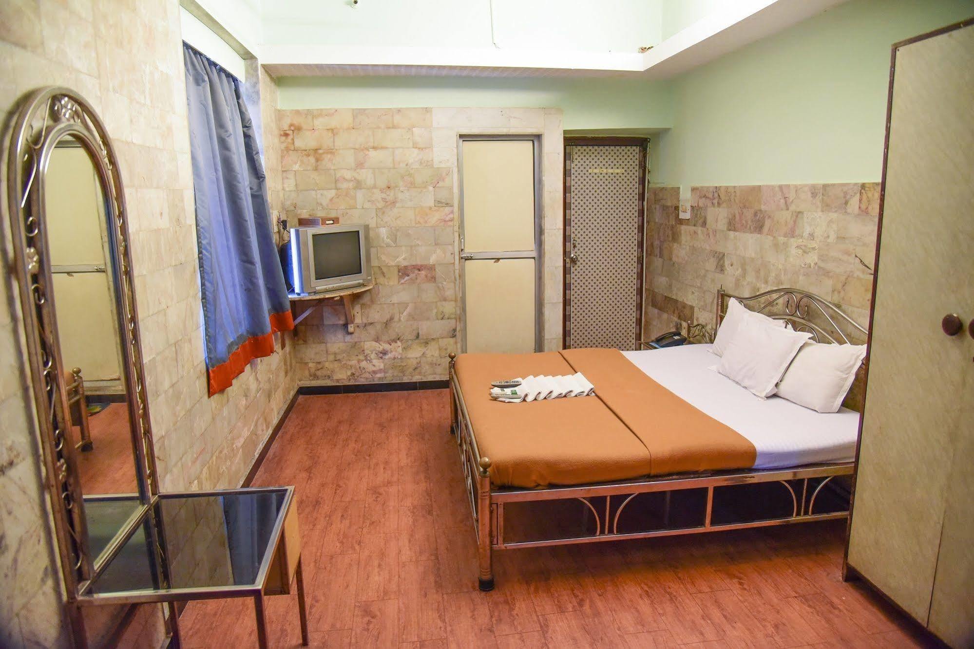 Hotel Evergreen Mumbai Ngoại thất bức ảnh
