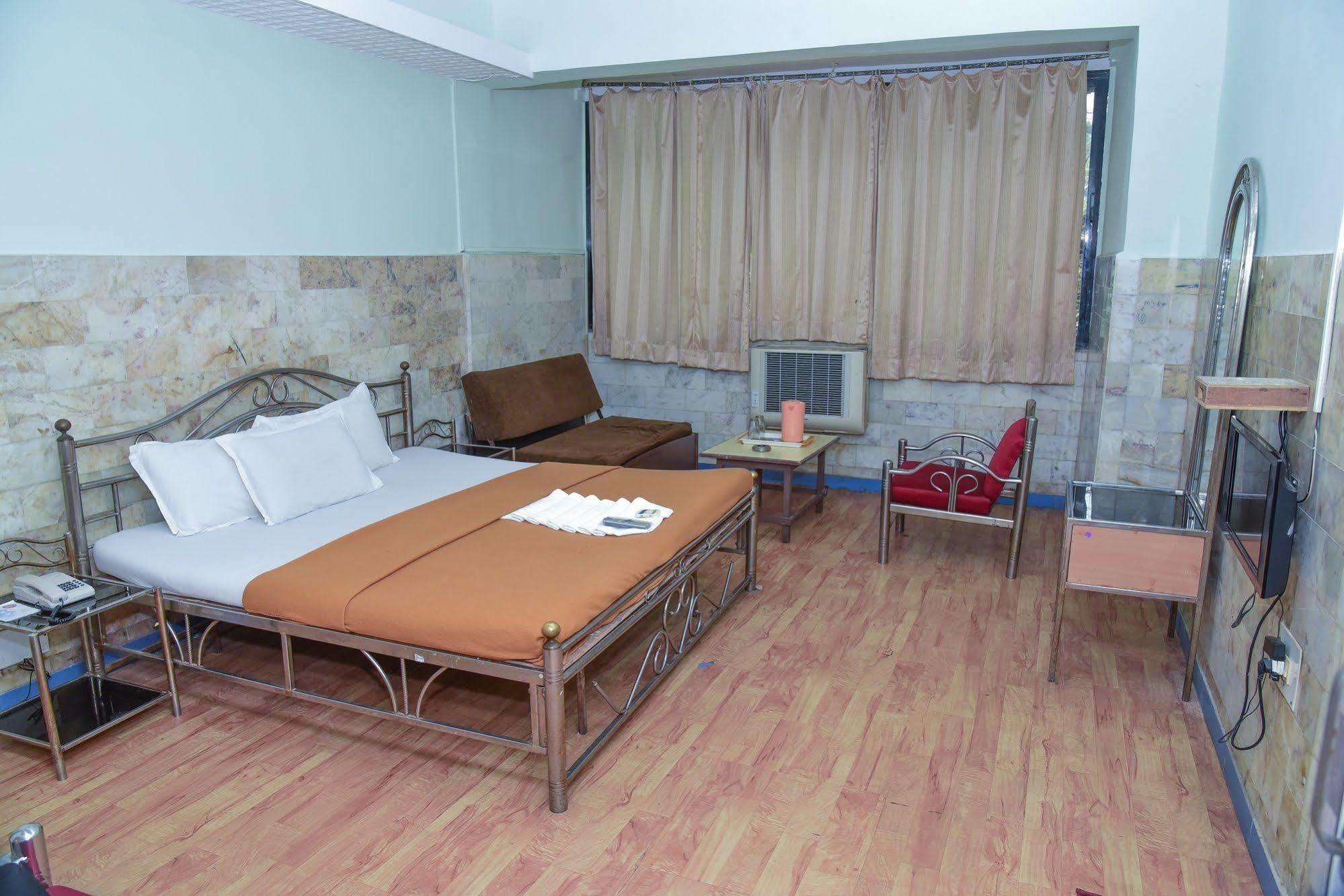 Hotel Evergreen Mumbai Ngoại thất bức ảnh